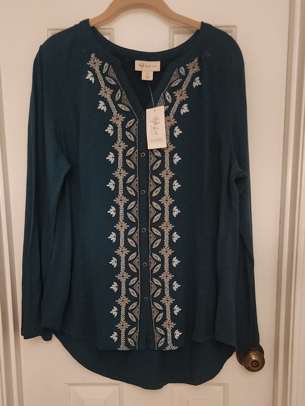 Western Style Embroidered Button Front Top - Size OX